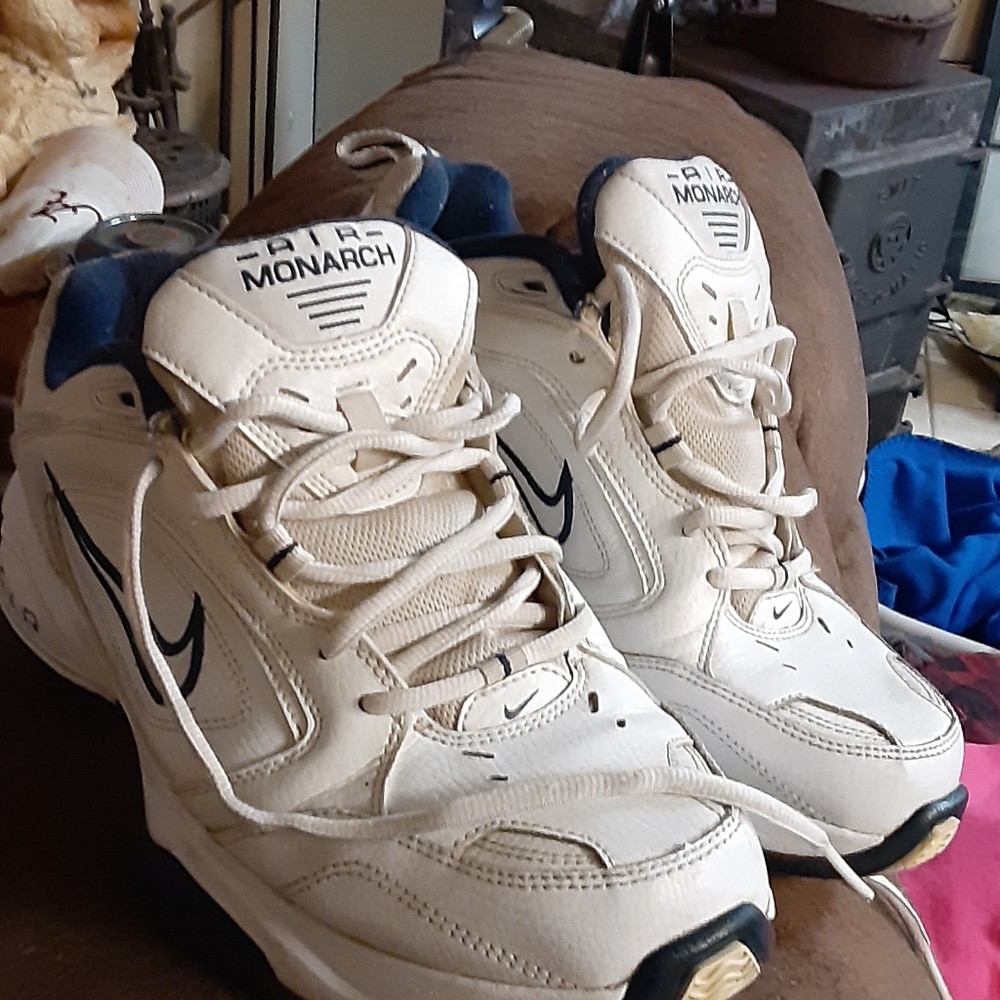 Nike monarchs